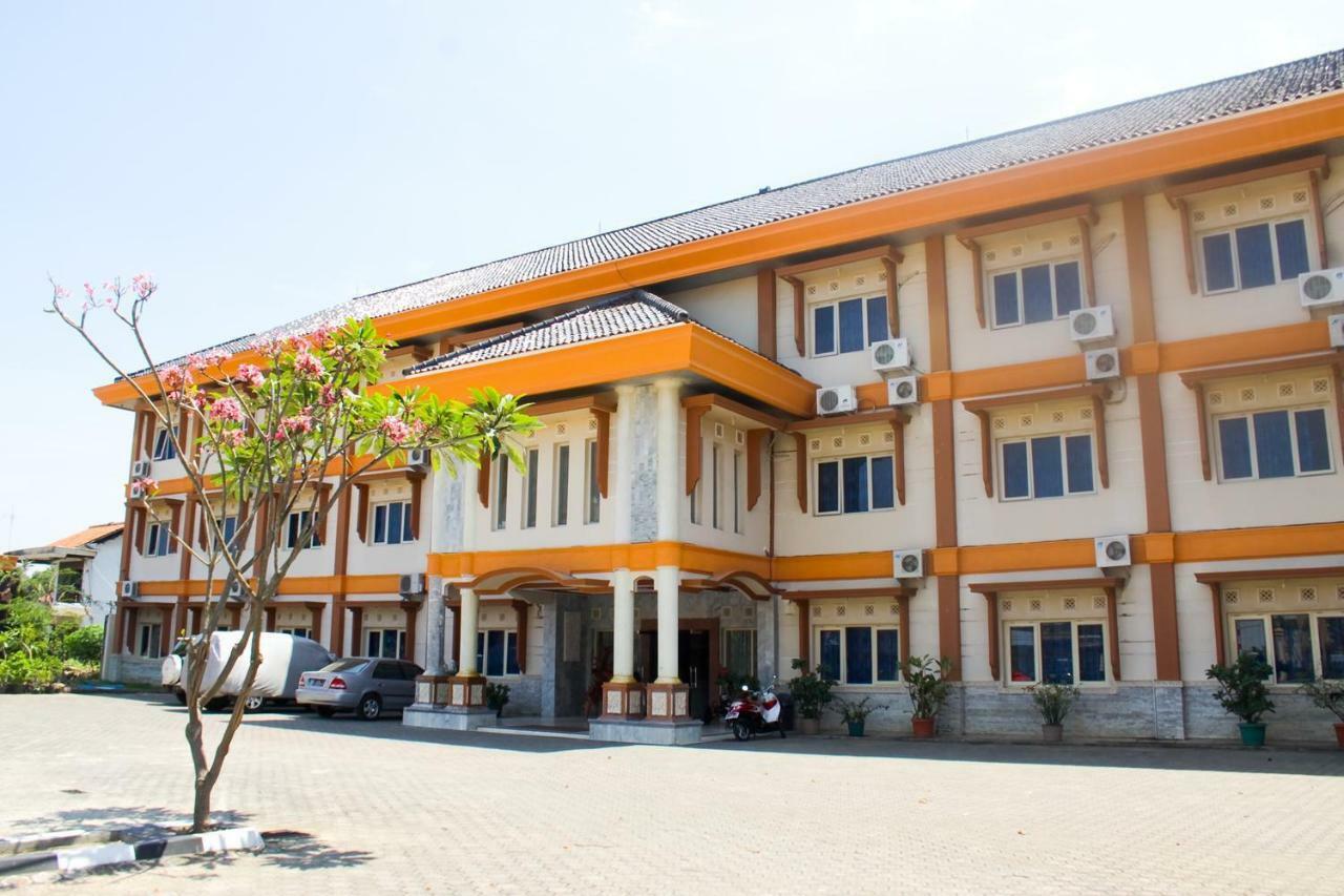 Hotel Wiwi Perkasa 2 Indramayu エクステリア 写真