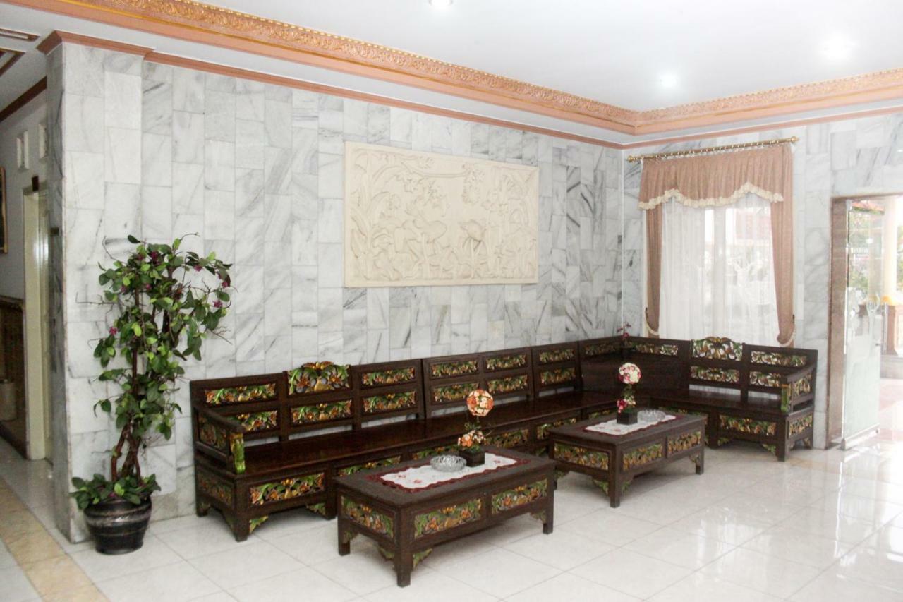 Hotel Wiwi Perkasa 2 Indramayu エクステリア 写真