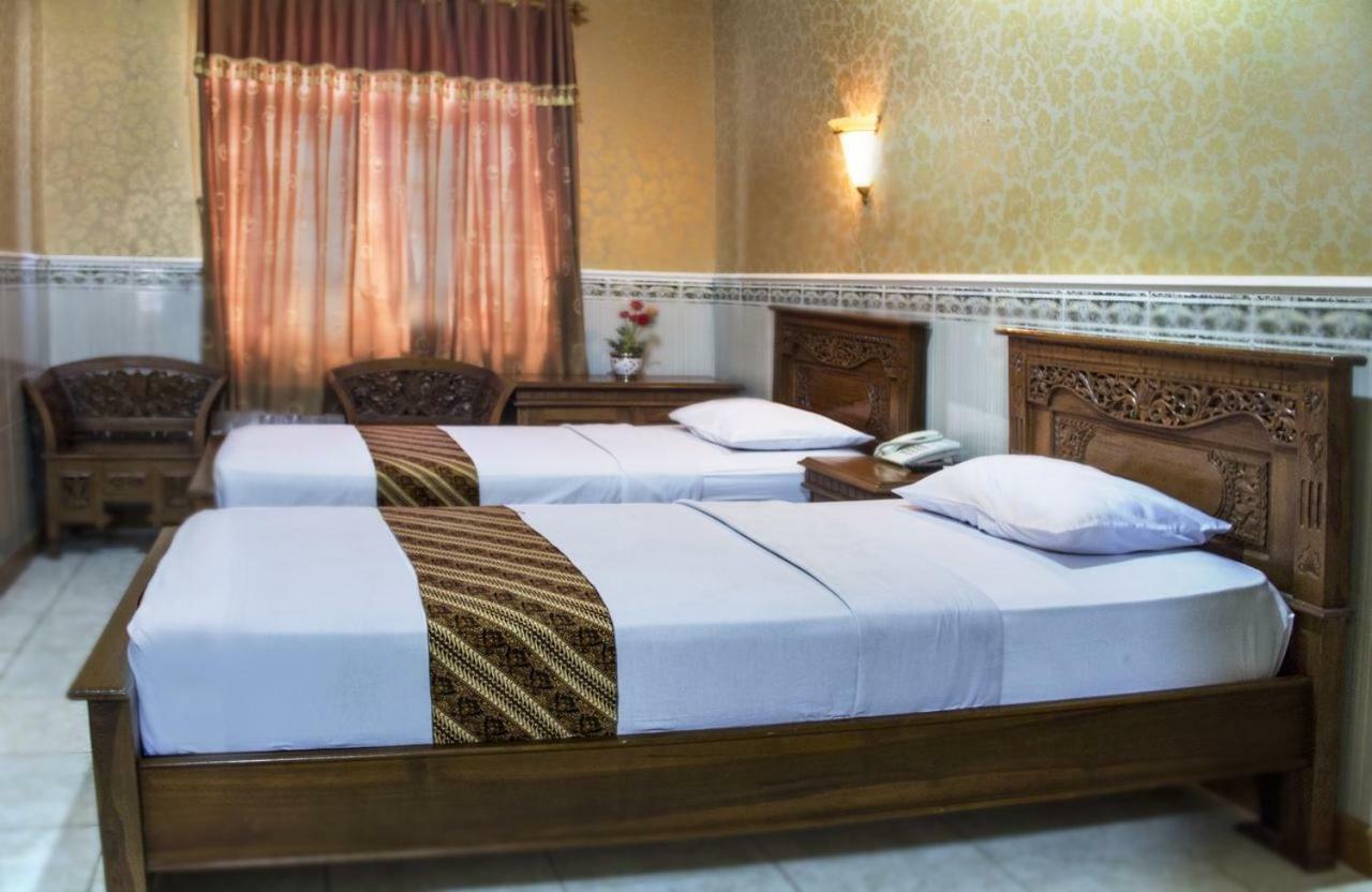 Hotel Wiwi Perkasa 2 Indramayu エクステリア 写真