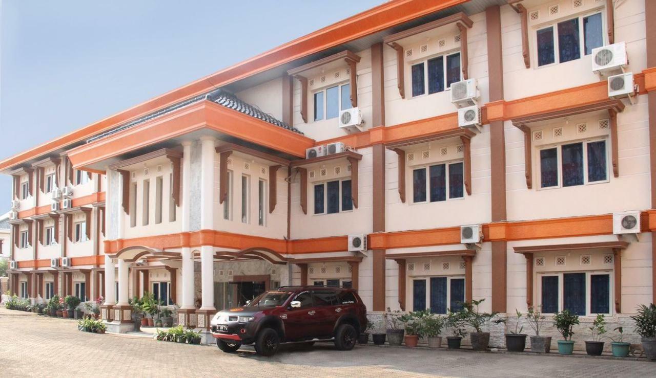 Hotel Wiwi Perkasa 2 Indramayu エクステリア 写真